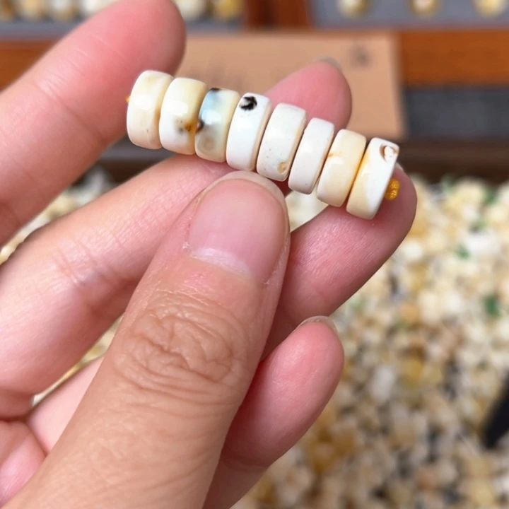 蜜蜡未镶嵌裸石10.1mm一组