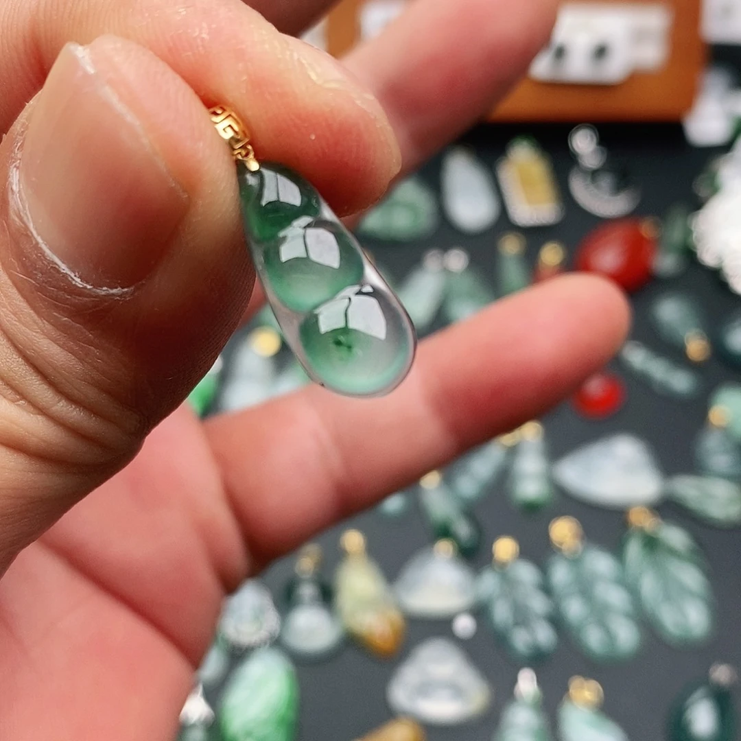 翡翠颈饰18K金镶嵌陈*艺吊坠