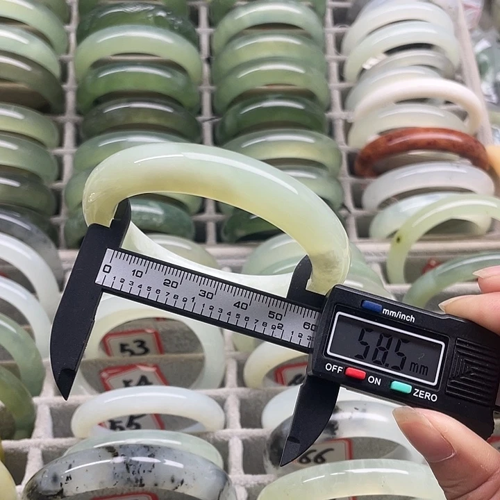 蛇纹石玉未镶嵌手镯49