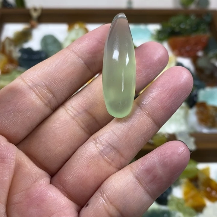 未镶嵌蛇纹石玉吊坠
