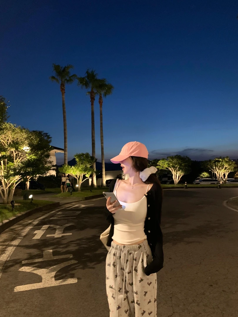 早秋时尚新款韩系极简风内搭休闲百搭开衫洋气衣服女休闲别致裤子