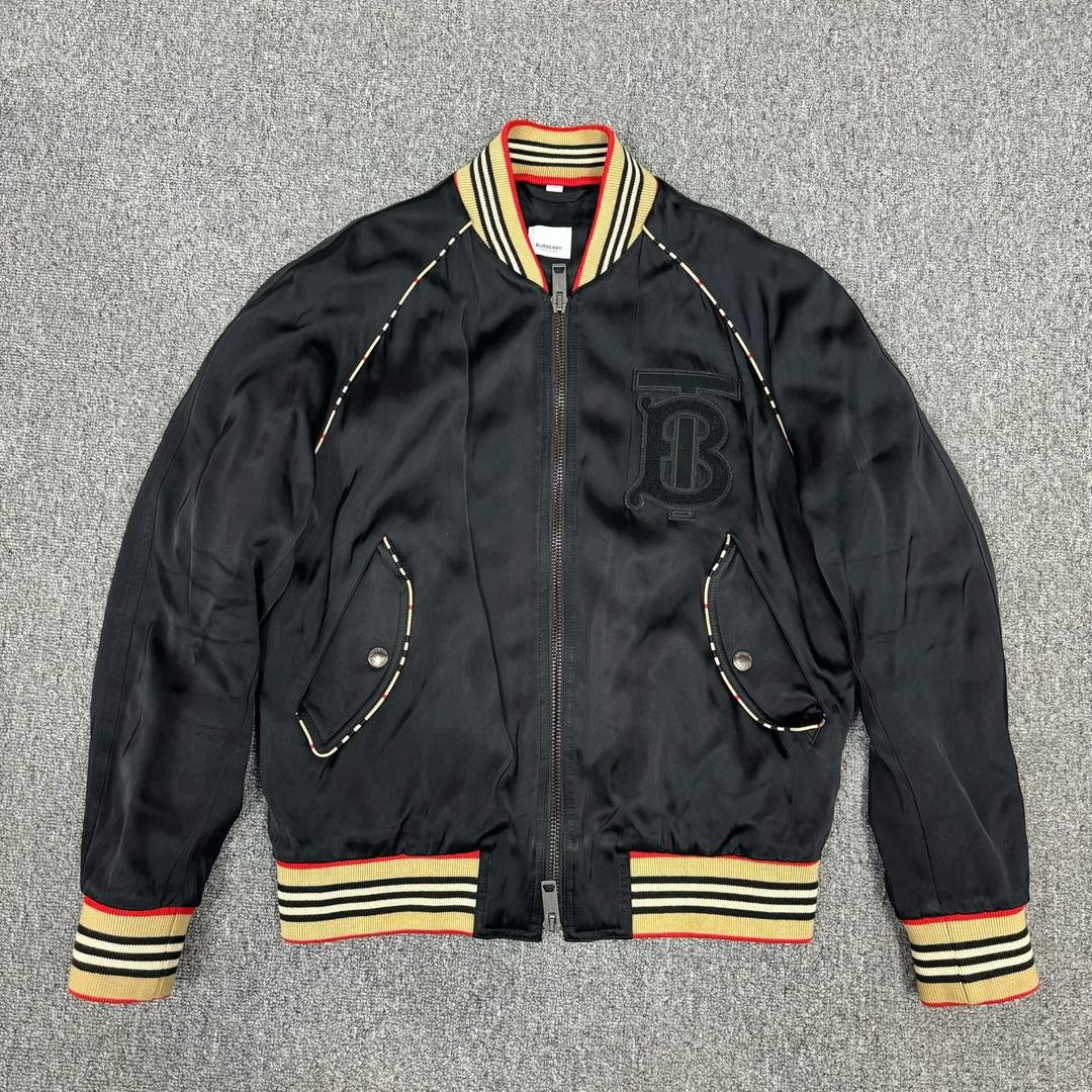 99新 BURBERRY/博柏利 11710029 黑色丝绸logo棒球棉服外套 50码