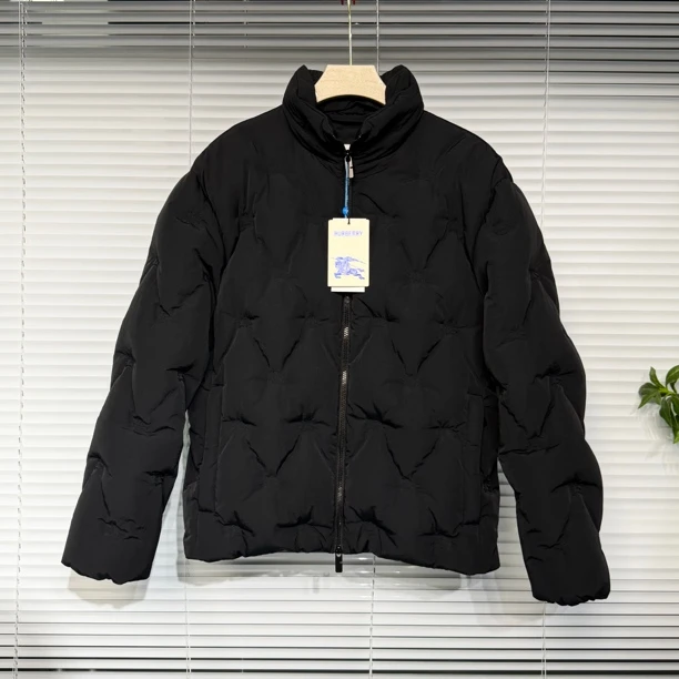 未使用 BURBERRY/博柏利 25新款 战马刺绣满印 羽绒服 M码 a718