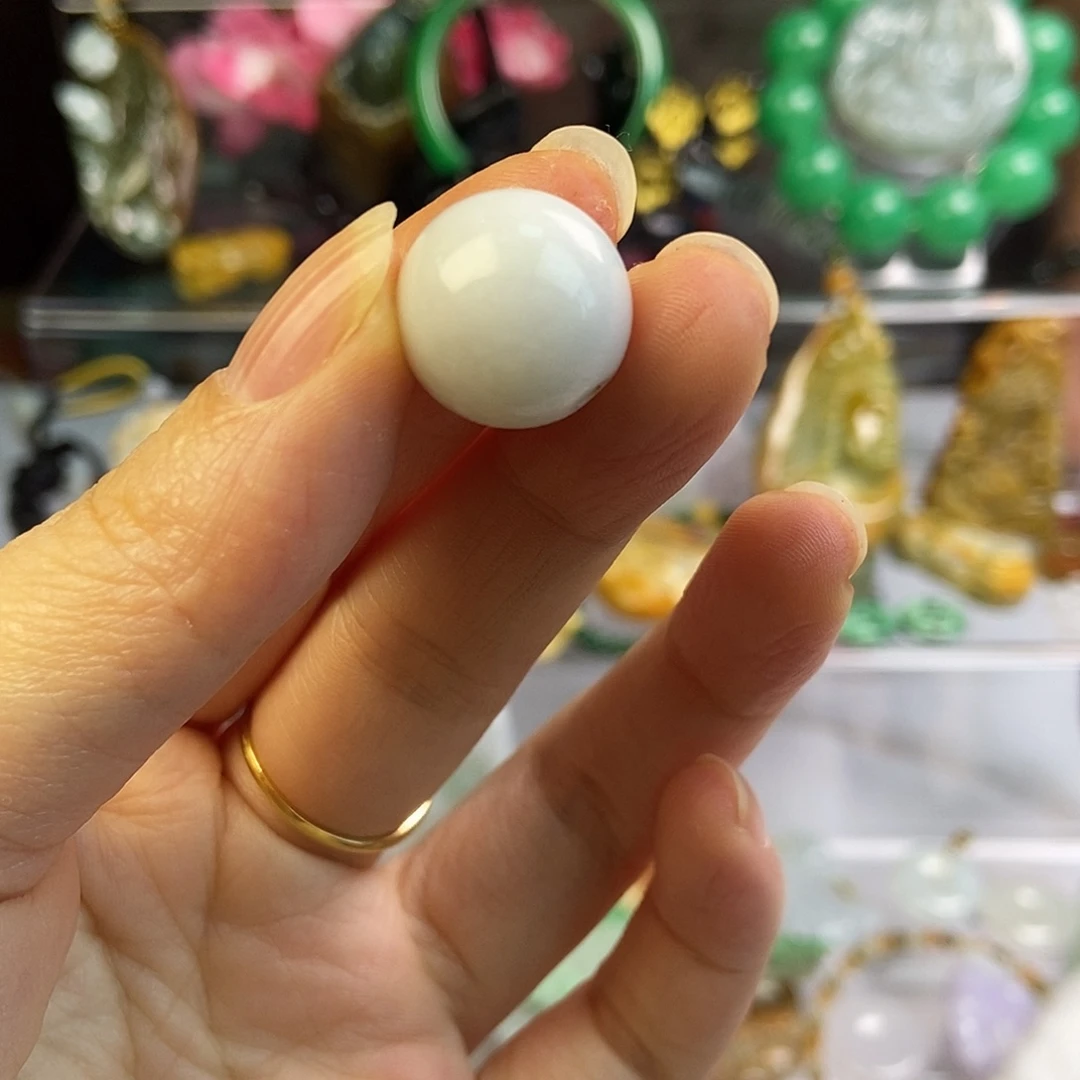颈饰未镶嵌翡翠珠子
