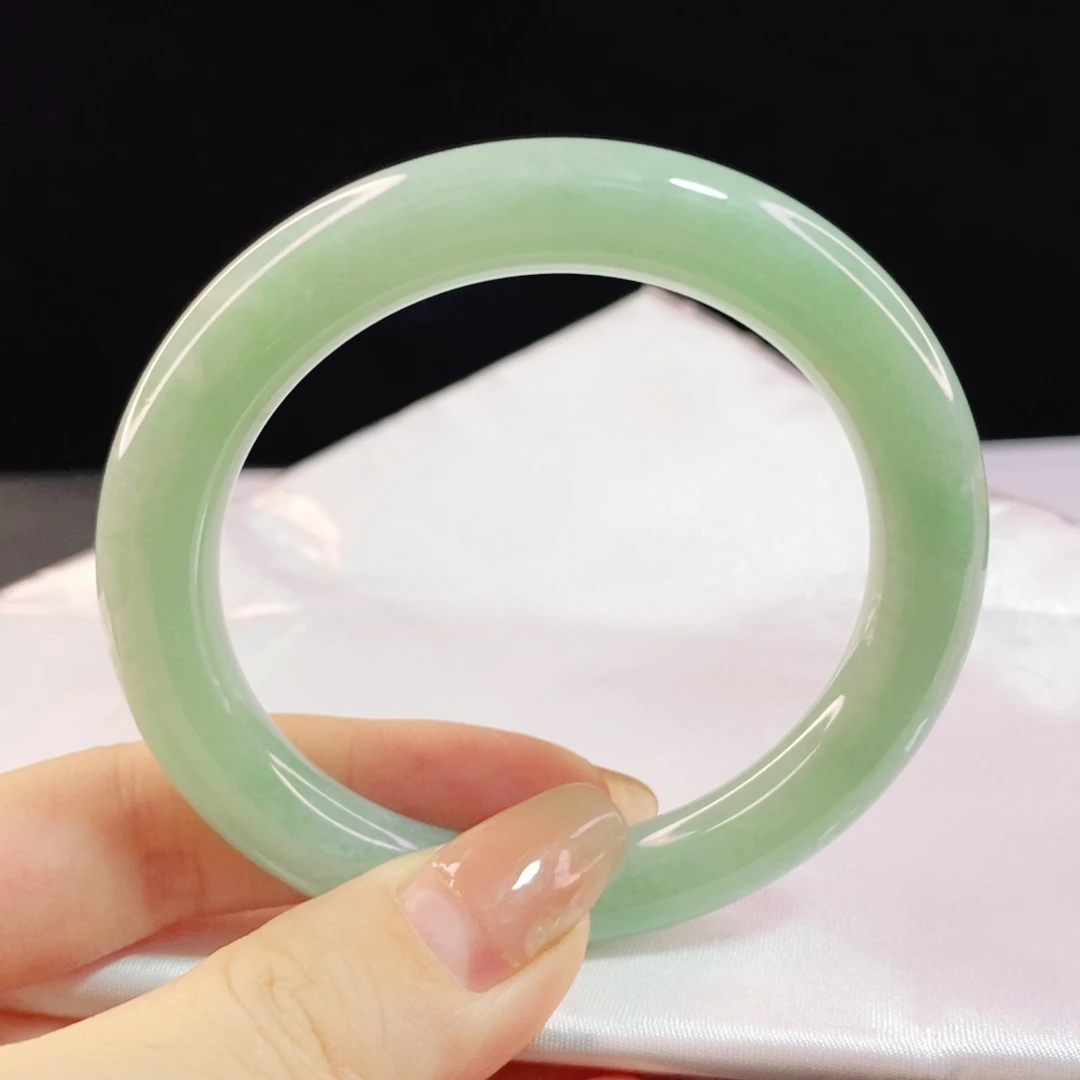 翡翠手镯未镶嵌?****?54圆镯