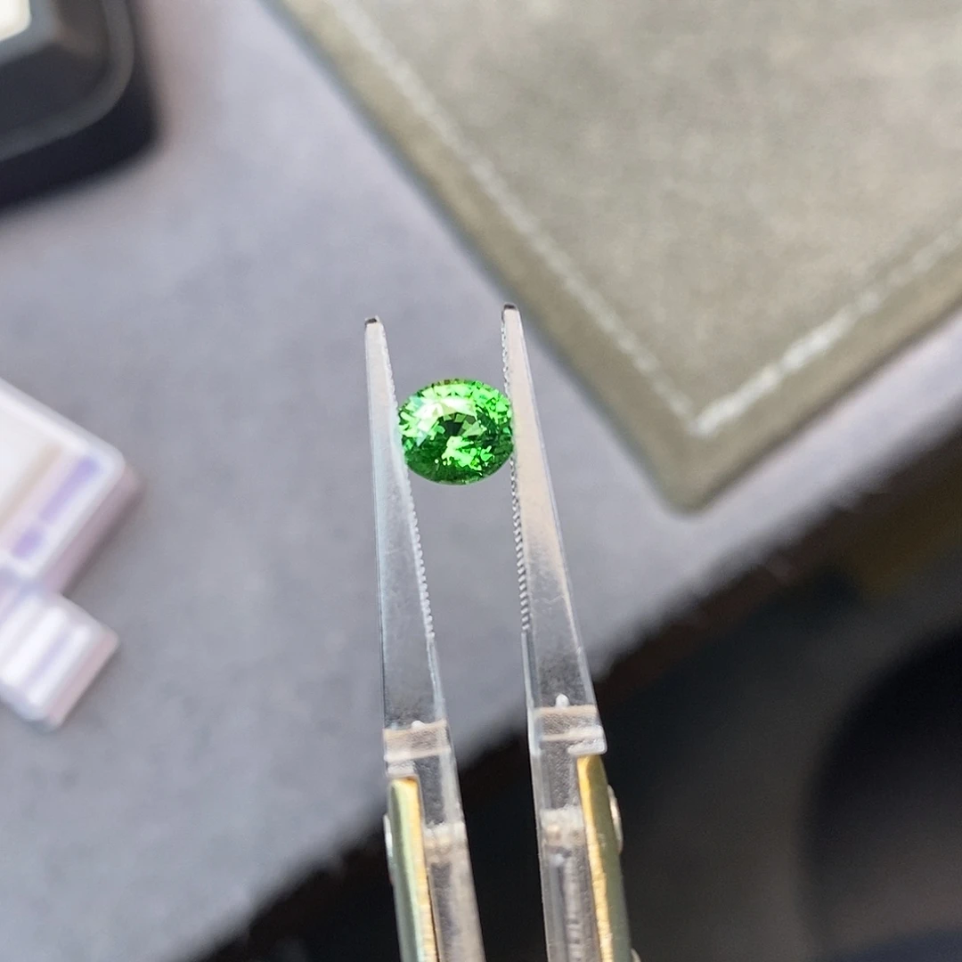 珠宝半成品未镶嵌石榴石（沙弗莱）1.15ct 卡扎尼