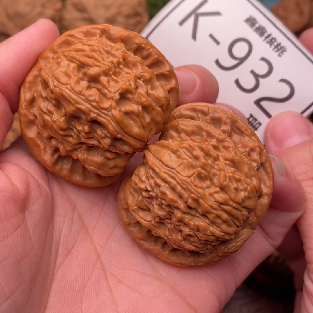 把件桃核白狮子42…..