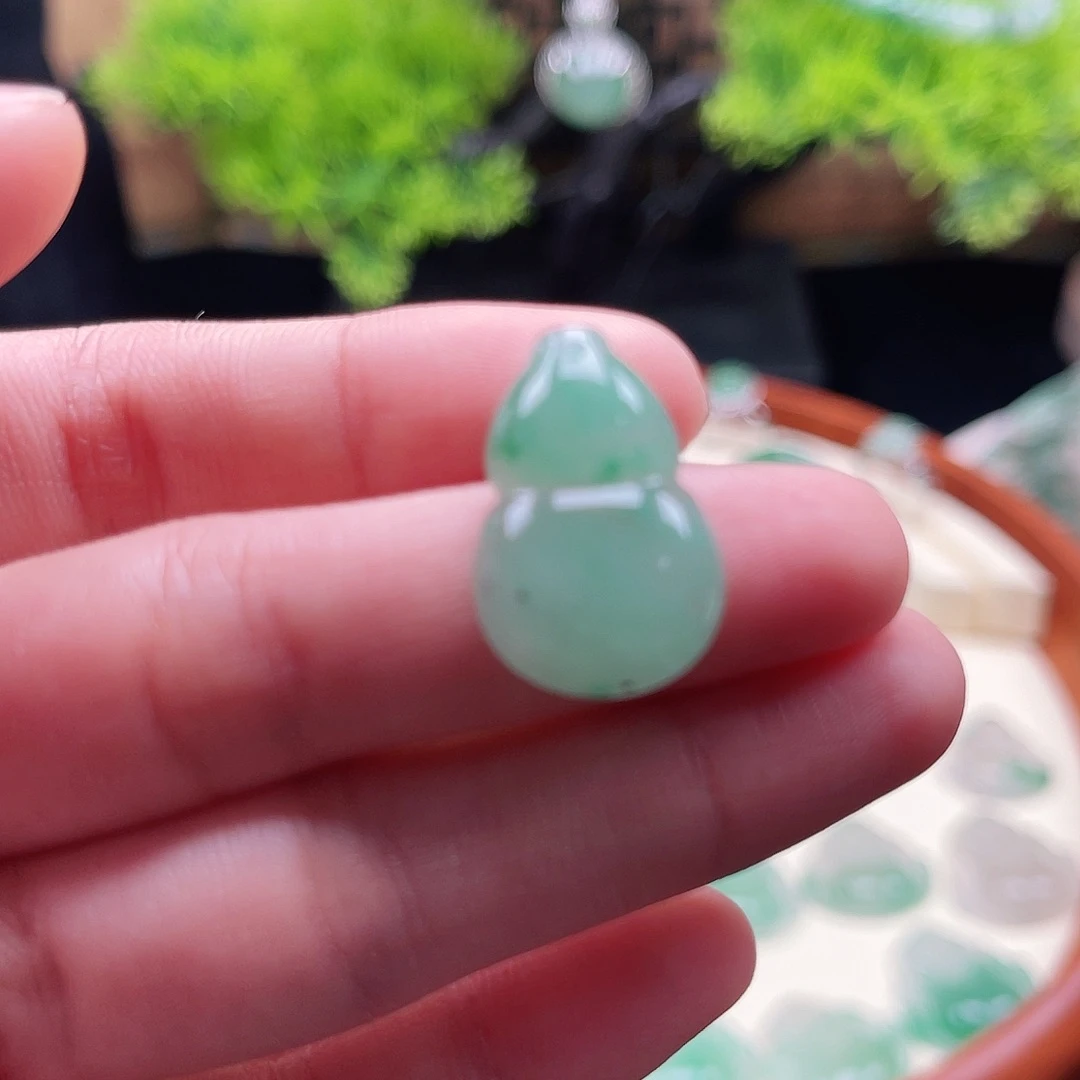 石英质玉未镶嵌颈饰