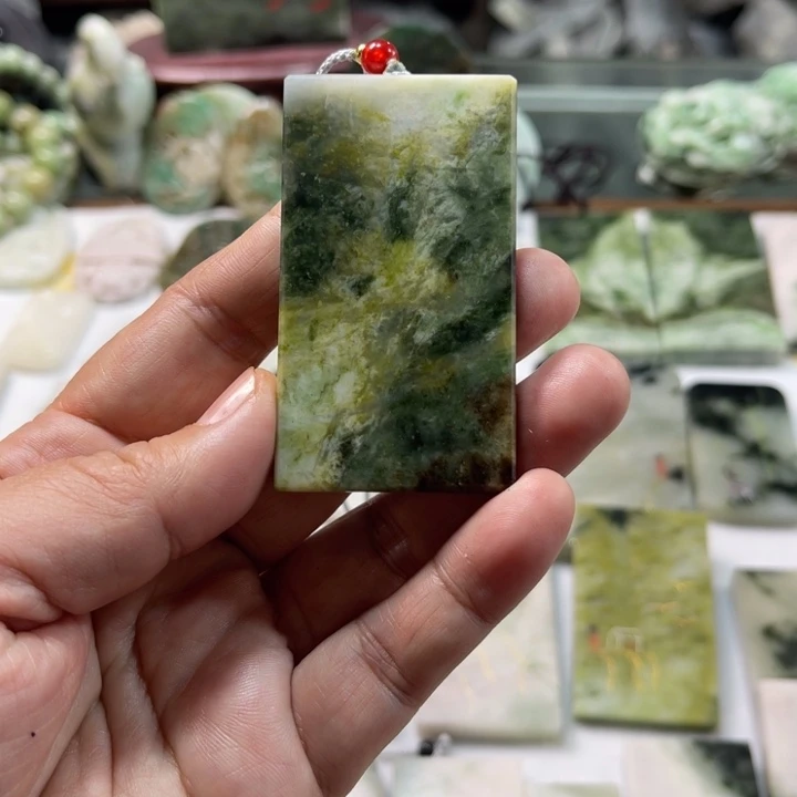 独山玉颈饰未镶嵌百*长