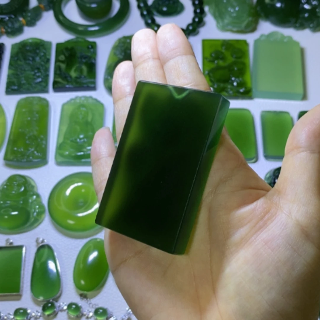 【闪购商品】蛇纹石玉未镶嵌颈饰君*