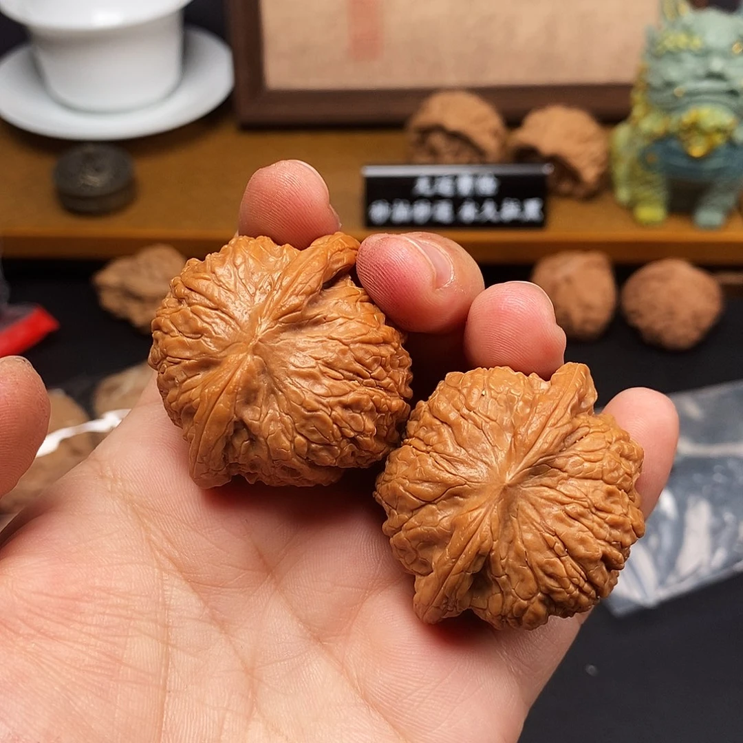 独***白吊坠文玩核桃血麒麟428