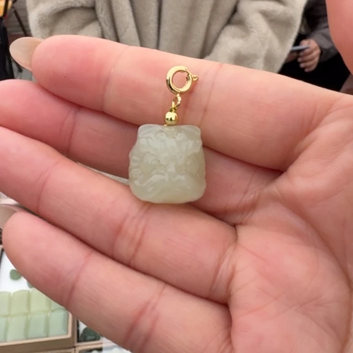 和田玉未镶嵌颈饰菲