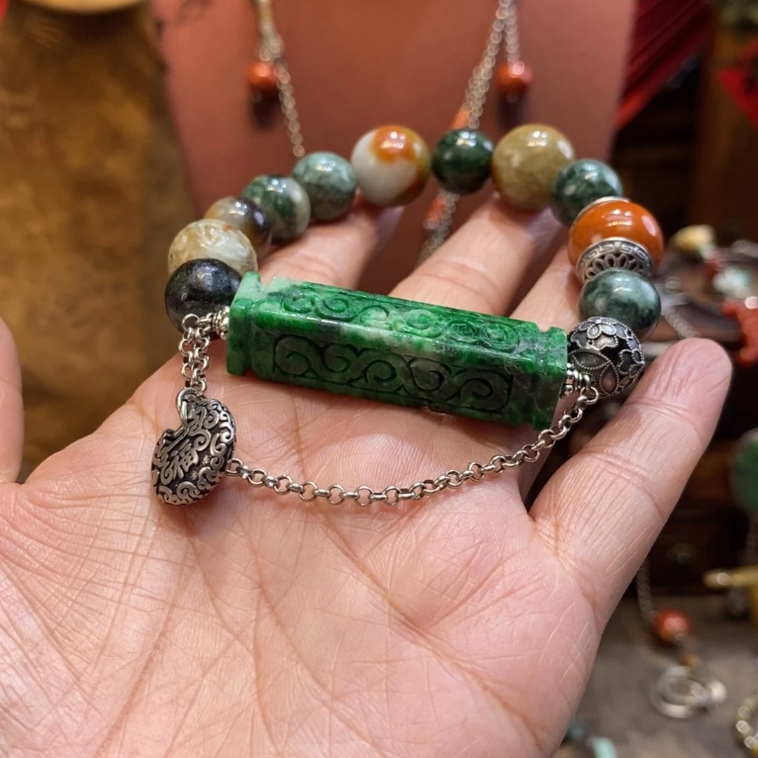 翡翠吊坠(赠链)未镶嵌