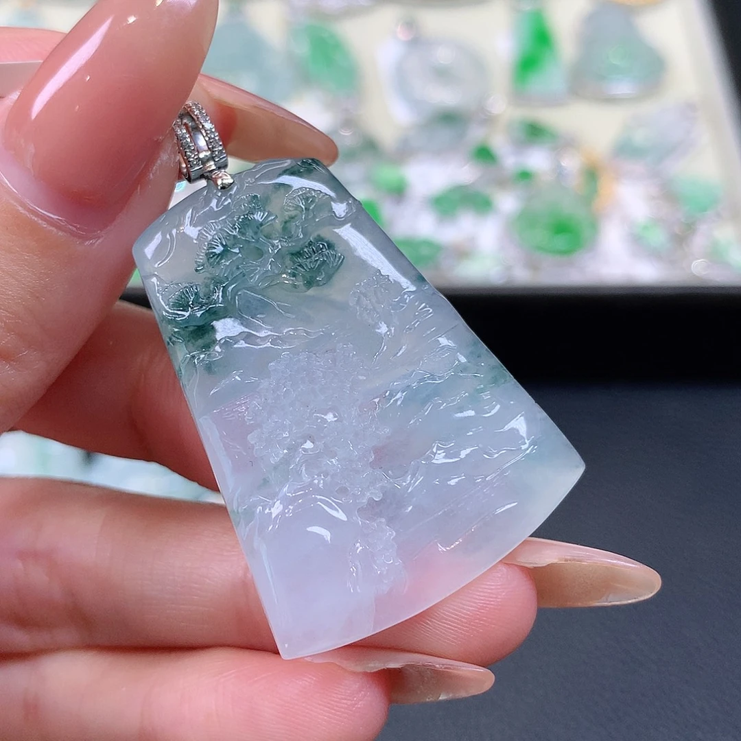 翡翠18K金镶嵌颈饰