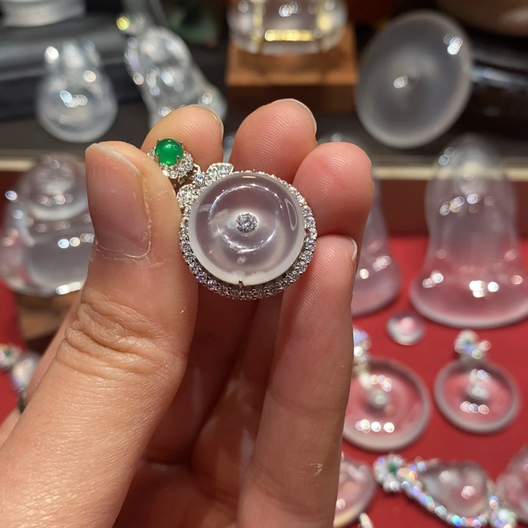 石英质玉颈饰未镶嵌