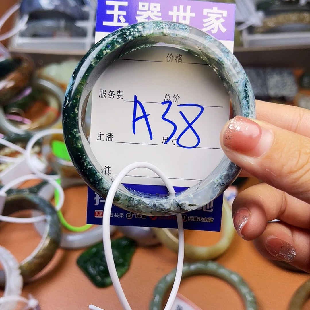 未镶嵌蛇纹石玉颈饰