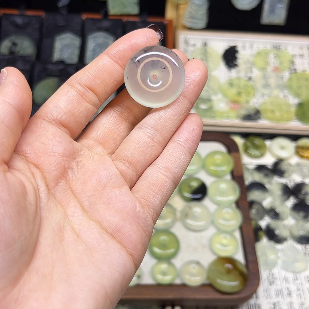 岫玉未镶嵌吊坠(赠链)