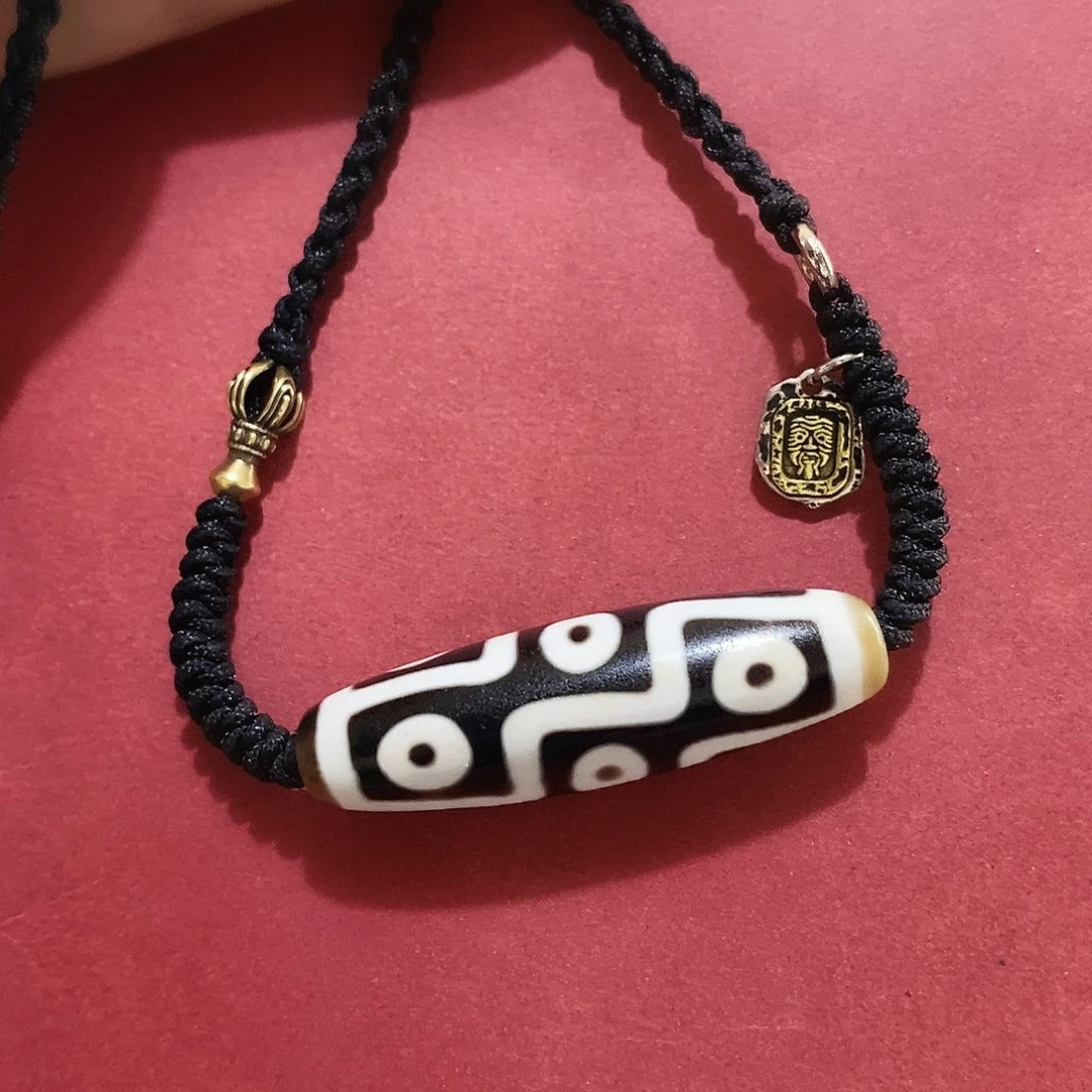 斯***萨玛瑙/玉髓未镶嵌颈饰行运黑白九眼