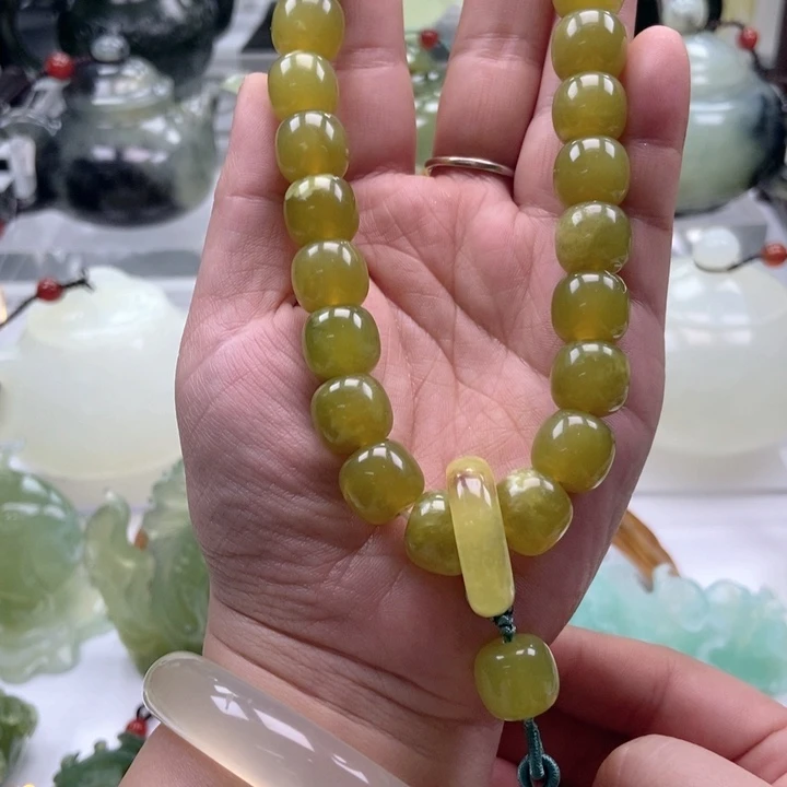 蛇纹石玉挂件未镶嵌