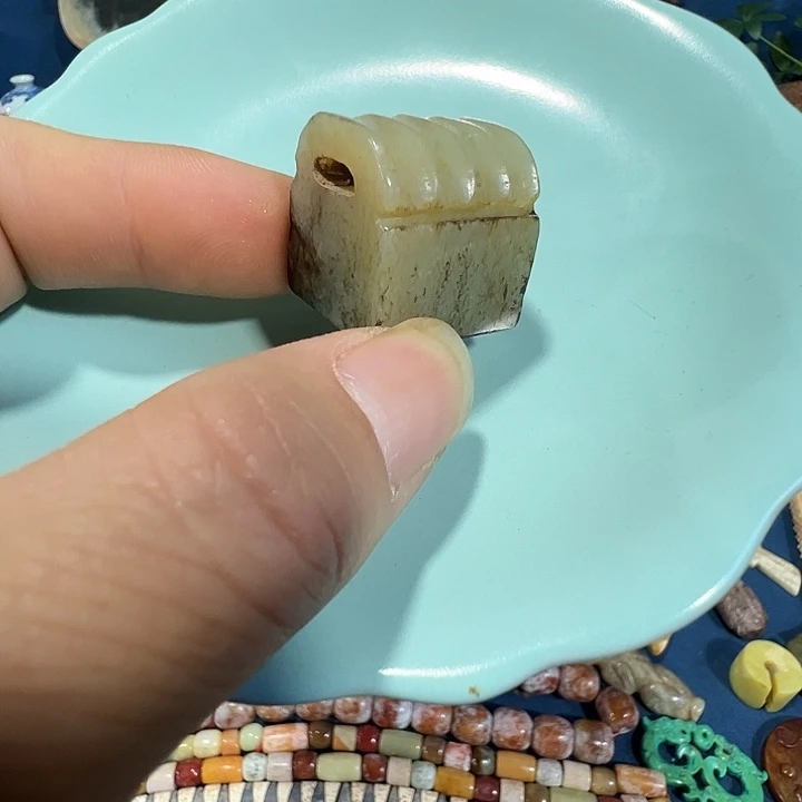 透闪石质玉未镶嵌挂件