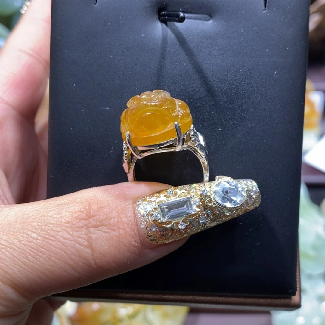 蛇纹石玉颈饰未镶嵌雪*