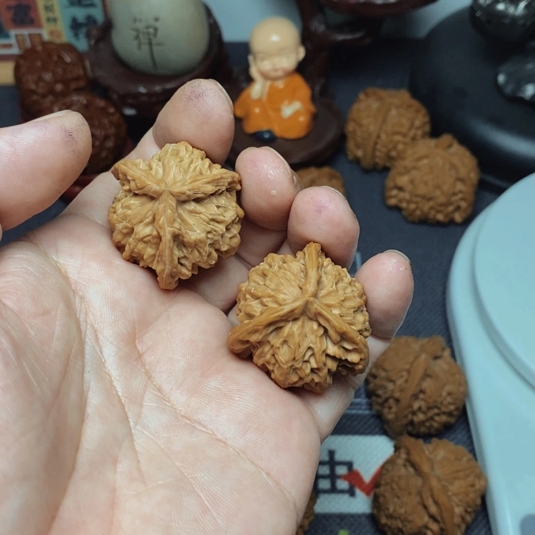 刘***美把件文玩核桃盘山三棱351188