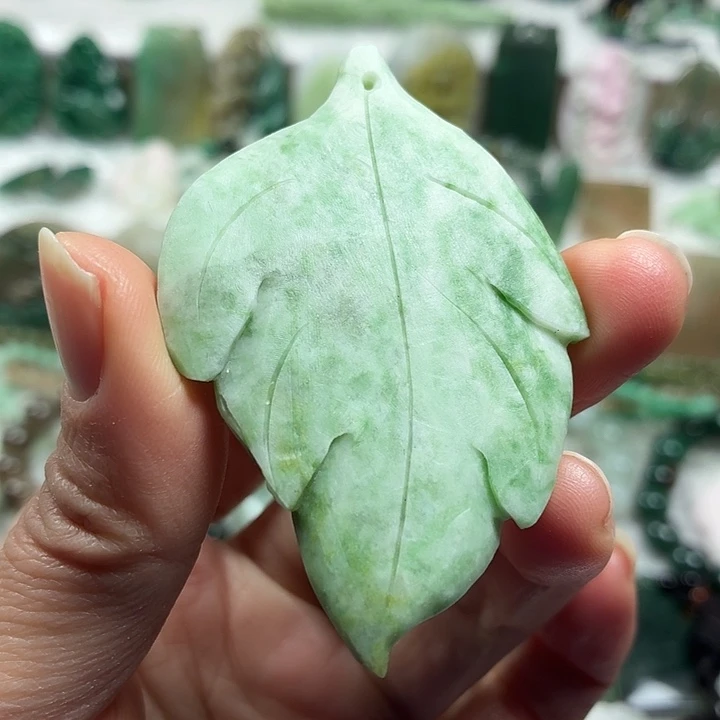 独山玉未镶嵌吊坠