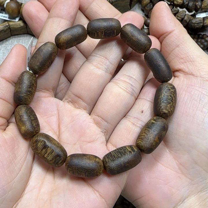 沉香手串蓝宝石多样性发货一条卡11-11克