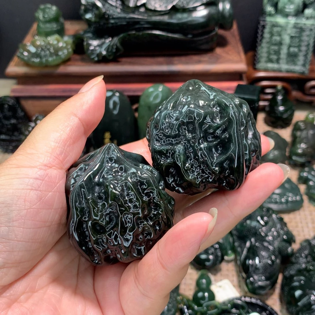 人***间泰山玉精品核桃手把件