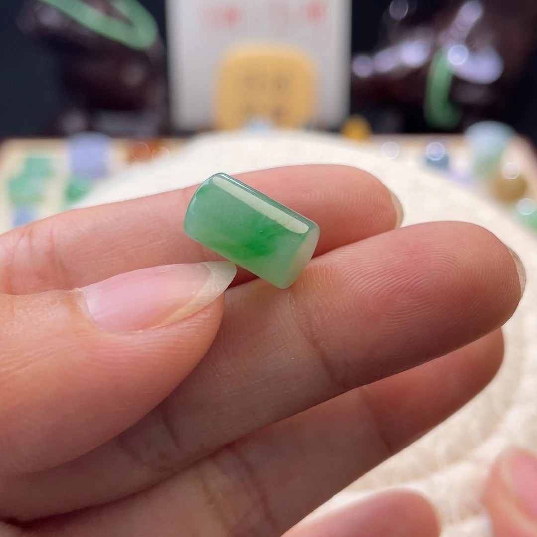 翡翠散珠辣绿花桶珠12.1,-7.7mm