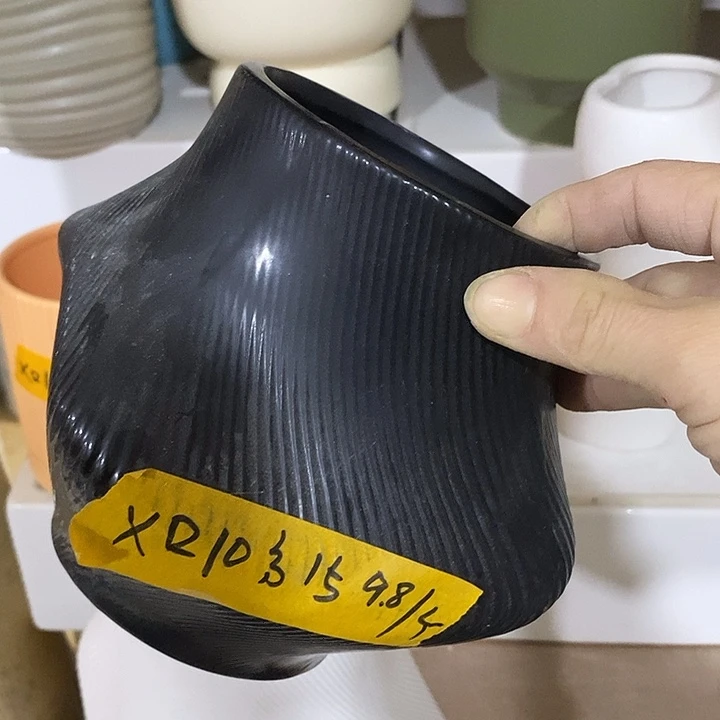 陶瓷花盆有孔 瑕疵介意勿拍