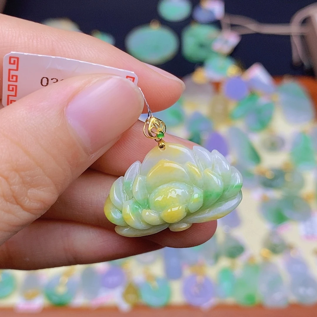 翡翠颈饰18K金镶嵌翡翠