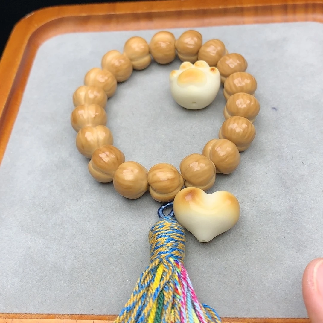 大***墙木质非金属屁桃柯基臀加配饰