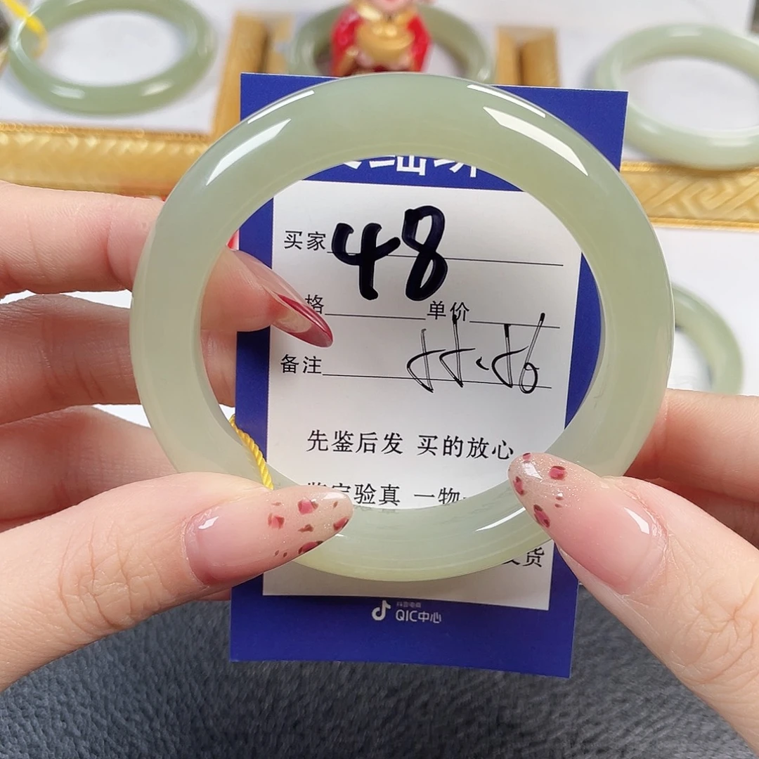 幸***9和田玉未镶嵌手镯