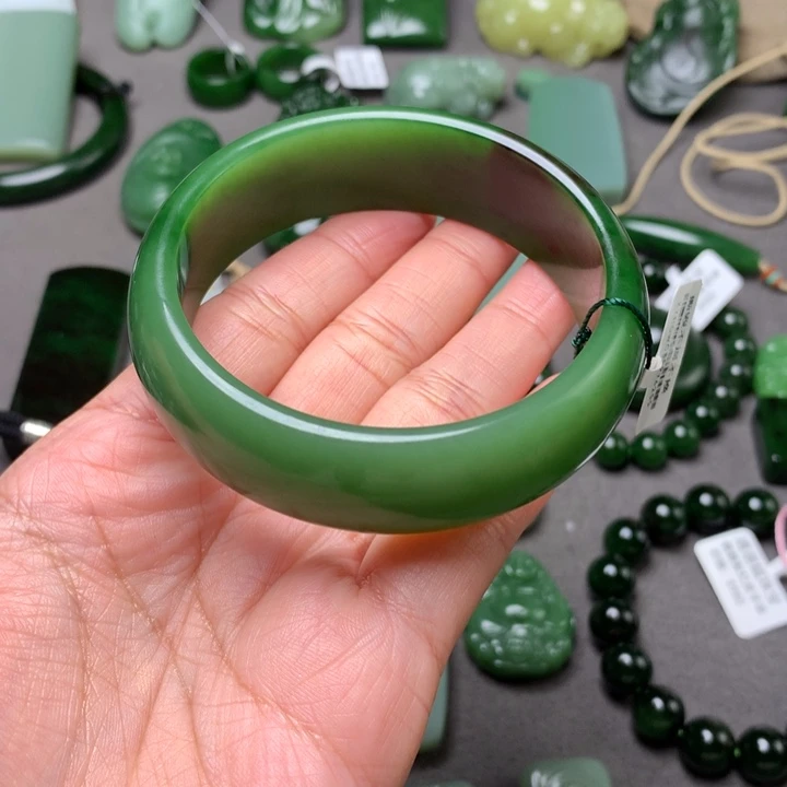 和田玉未镶嵌手镯