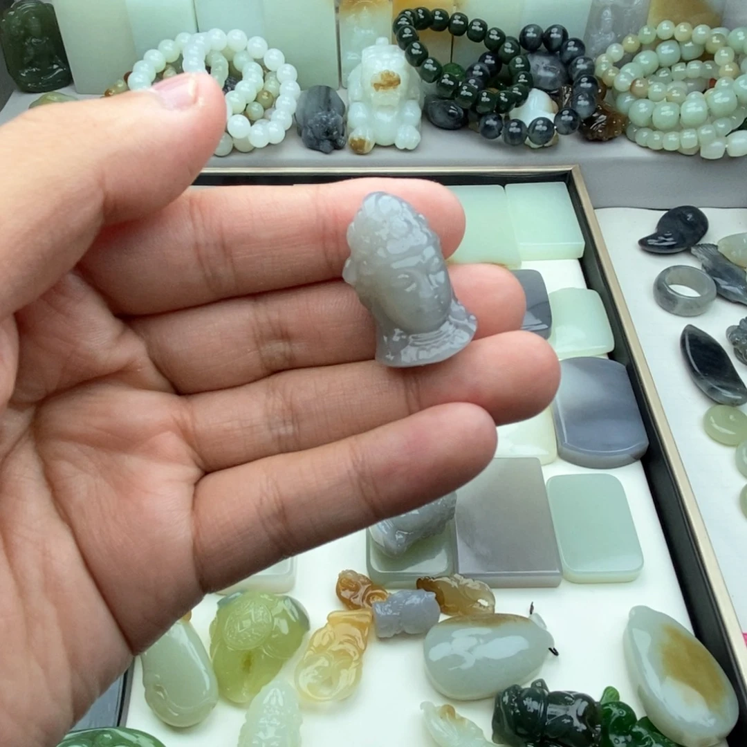 阿***哥颈饰未镶嵌和田玉