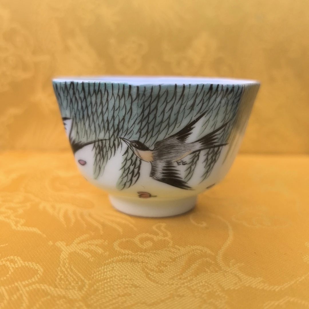 柳树春燕粉彩八角杯