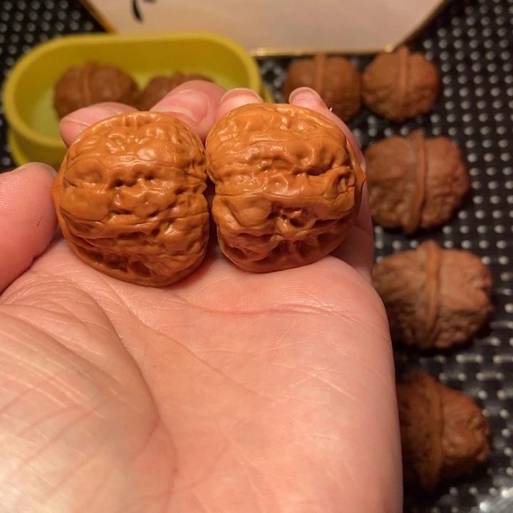 A***夏文玩核桃把件开背大腿