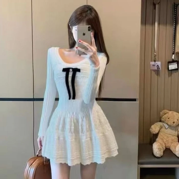 La Chapelle/拉夏贝尔秋季千金感女针织生日白色毛织小个子连衣裙