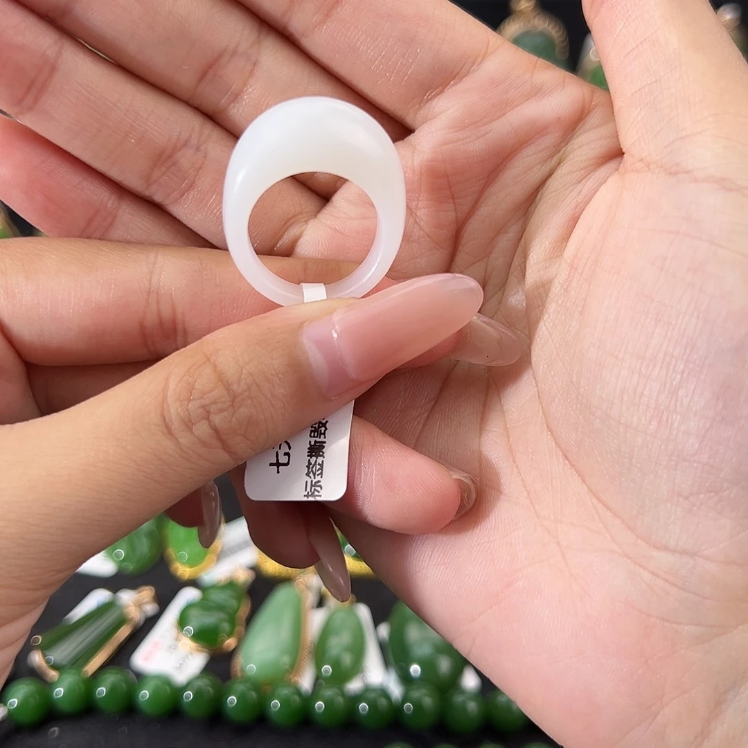 和田玉未镶嵌戒圈