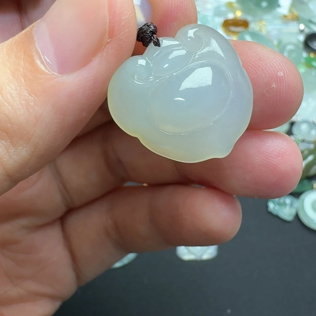 翡翠未镶嵌颈饰如意头