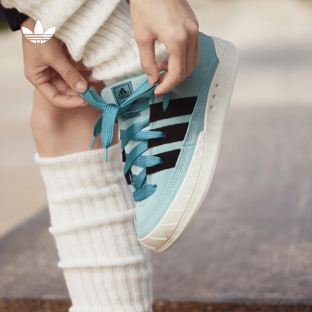 双旦礼遇阿迪达斯三叶草 鲨鱼面包鞋 ADIMATIC运动板鞋男女KI8880