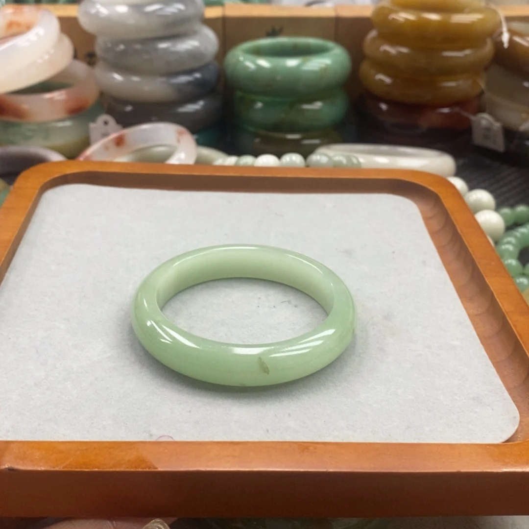 十***念石英质玉手镯未镶嵌
