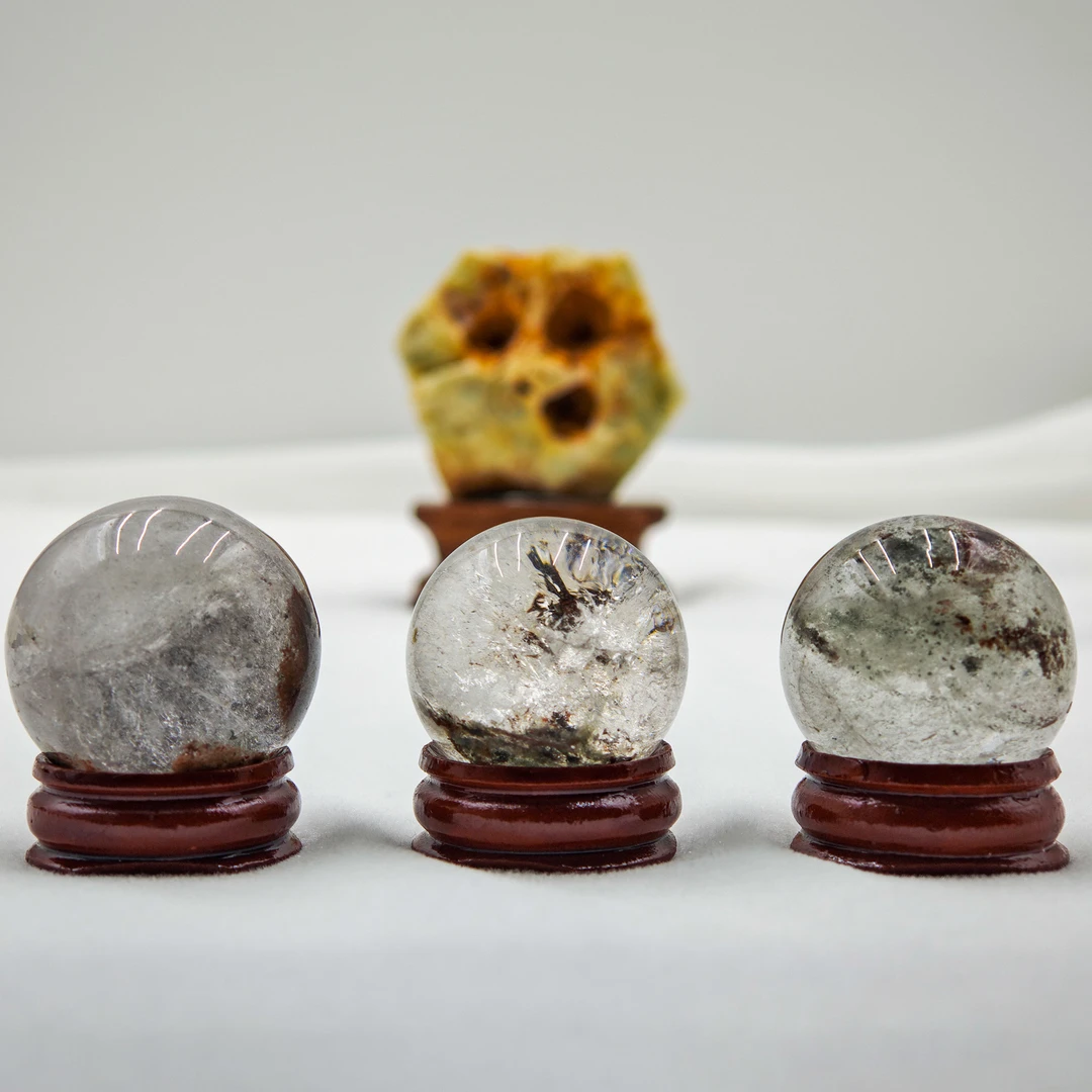 天然赞比亚绿幽灵水晶球