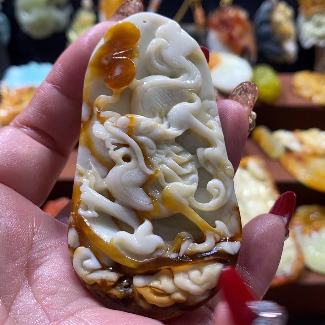 蛇纹石玉颈饰未镶嵌