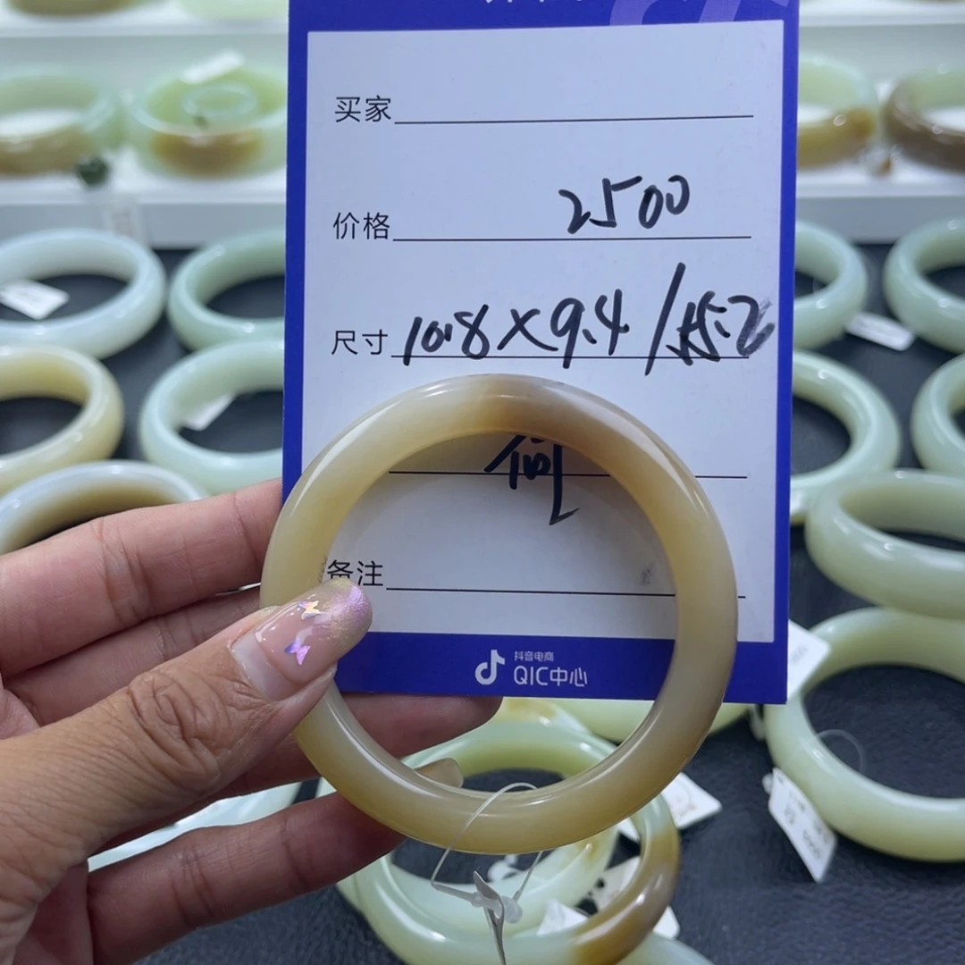 云***月未镶嵌手镯和田玉
