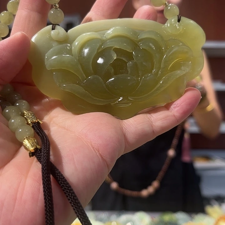 岫玉未镶嵌毛衣链