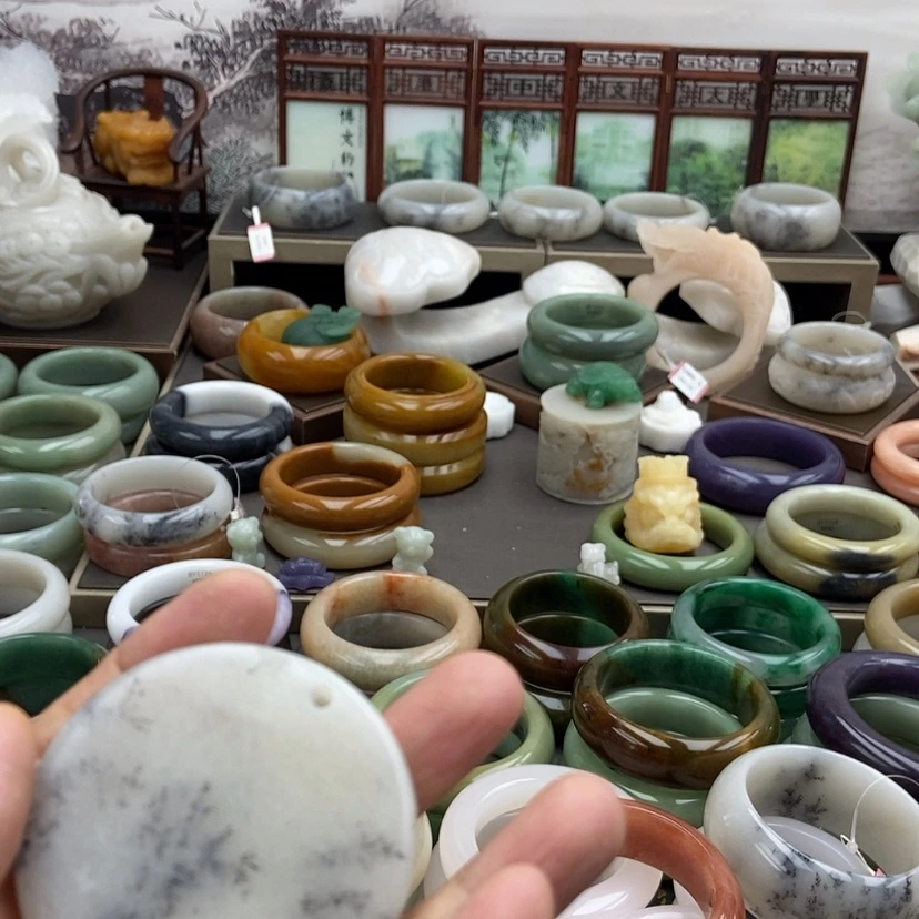 【闪购商品】石英质玉手镯未镶嵌望****包