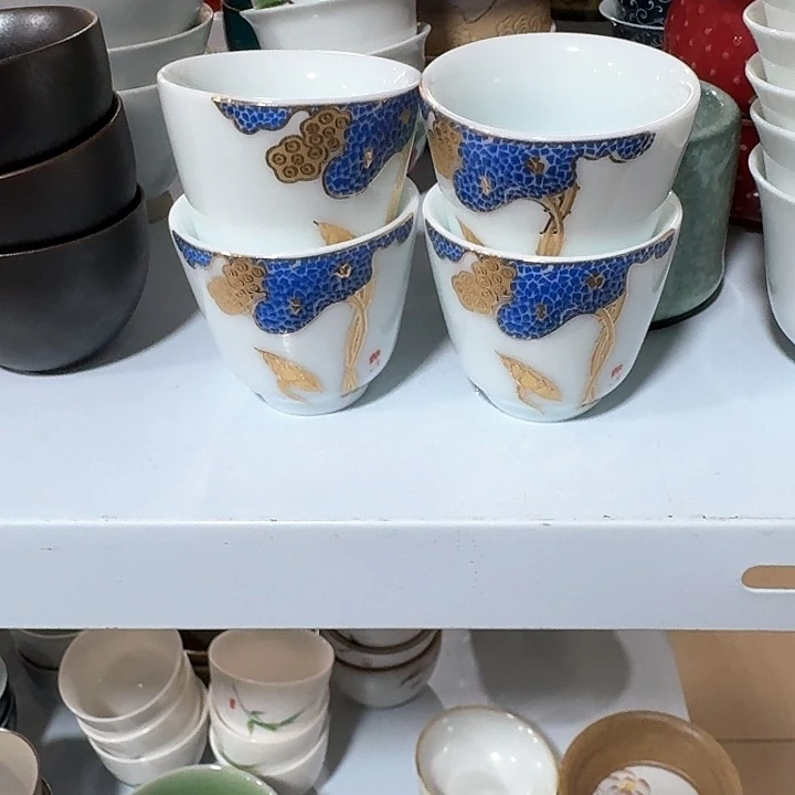 主人杯一个，瓷。。品茗瓷