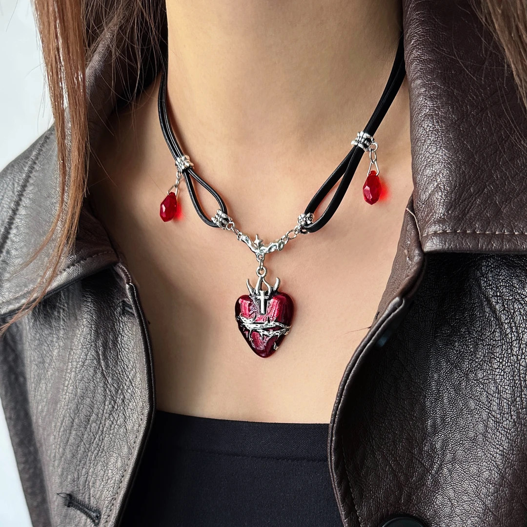 合金皮质项链 X5131-1时尚潮流精致百搭小众个性滴油爱心皮革项链